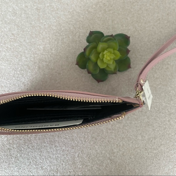 Bandolino RFID Single Compartment Wallet - Picture 5 of 6